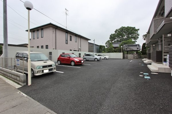 ドレッセ桜の駐車場