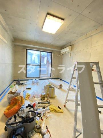 大阪市淀川区十三東３丁目の賃貸マンションの居間・リビング
