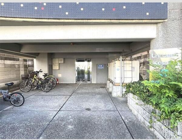ユニテック甲子園のエントランス