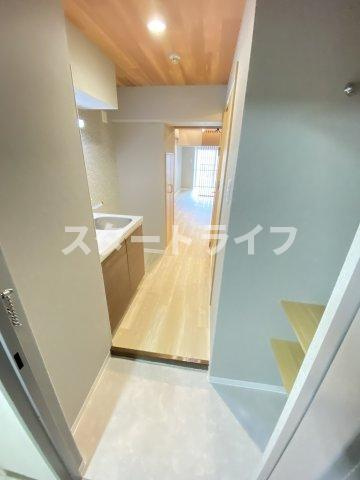 大阪市淀川区西中島６丁目の賃貸マンションの玄関