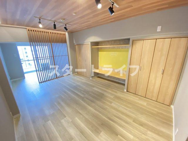 大阪市淀川区西中島６丁目の賃貸マンションの居間・リビング