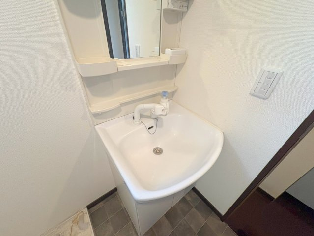 アジュール小花の洗面所