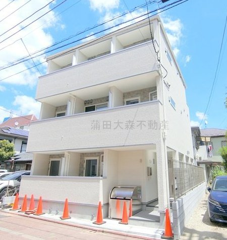 エスペリア蒲田の外観|2025年7月築　木造地上3階建て総戸数8戸Wi-Fiインターネット無料の人気賃貸アパート
東京都大田区中央8丁目　JR京浜東北線蒲田駅徒歩15分、京浜急行本線京急大森町駅徒歩18分