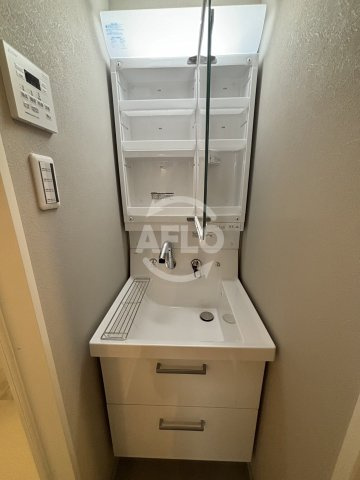 Monotone弁天町の独立洗面台|Monotone弁天町　独立洗面台