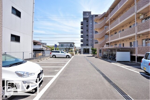 ロビイプライズの駐車場|駐車場