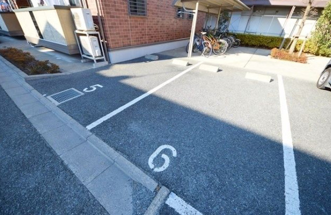 リビングタウン大和南　Ｂの駐車場|他号室の写真です。