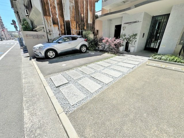 コリドール中央の駐車場|駐車場