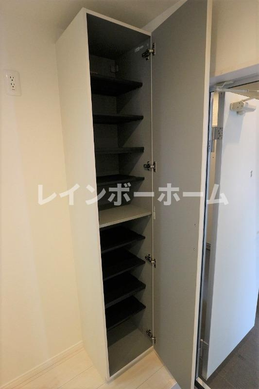 特典：仲介手数料が無料です!!の玄関