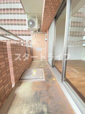 大阪市淀川区西三国４丁目の賃貸マンションのバルコニー