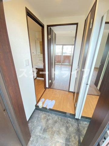 大阪市淀川区西三国４丁目の賃貸マンションの玄関