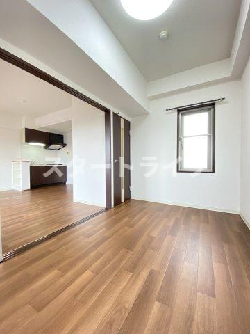大阪市淀川区西三国４丁目の賃貸マンションの寝室