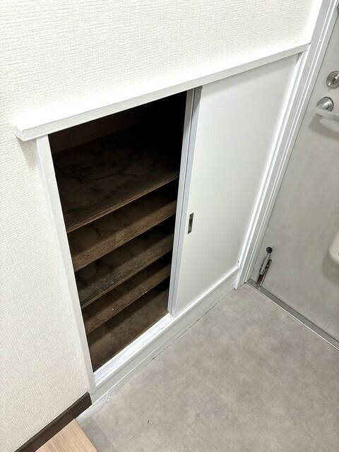 海神コーポの玄関