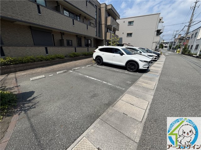 グラシアスの駐車場