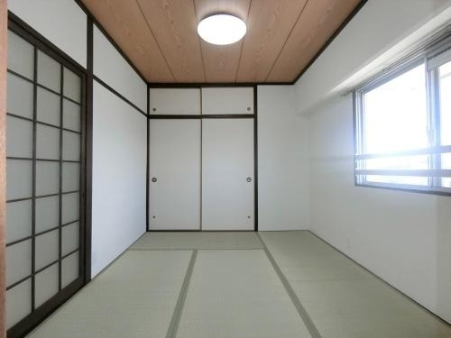 エサキ南ビルの寝室|風通しも良い寝室です☆