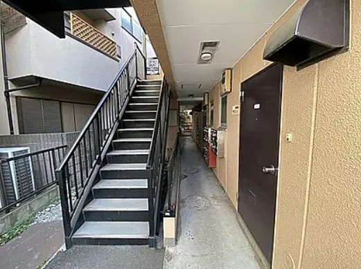 北区岩淵町の賃貸マンションのエントランス