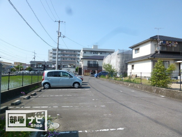 カレッジハイツ山地の駐車場|駐車場
