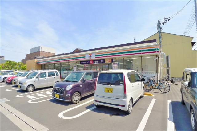 Ｌａｖｉｔａ扇町|コンビニ