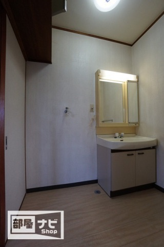 御厩町戸建 小比賀邸の洗面所|洗面所