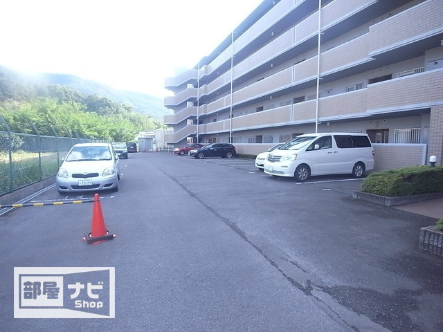 サーパス屋島の駐車場|駐車場