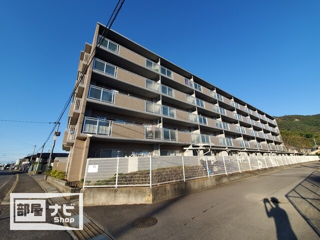 サーパス屋島の外観|建物外観
