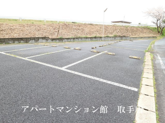 レオパレス加納院吉田の駐車場