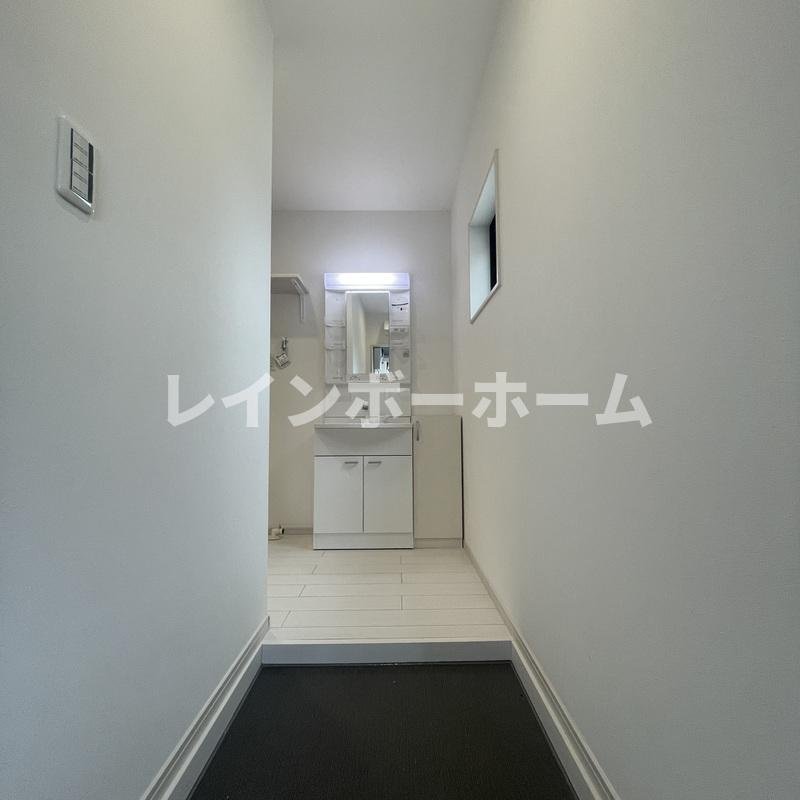 MELDIA秋山の玄関