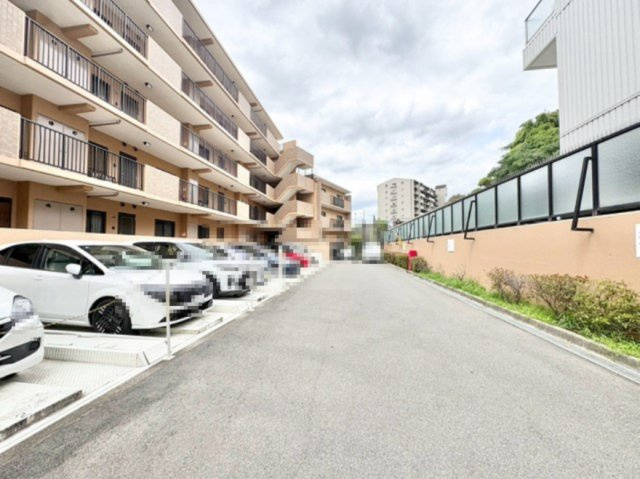 【駐車場】 | トーカンマンション千里五月が丘 | エイブルだけの嬉しいサービス、ご用意しております。詳細は、お気軽に当社までお問合せ下さいませ！