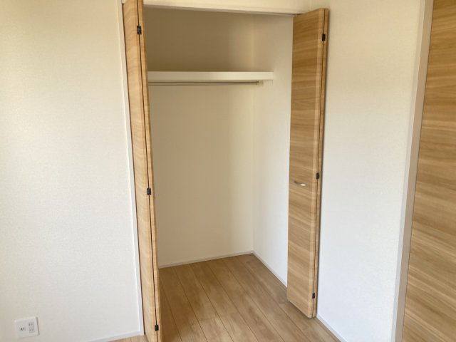 ブルーミングガーデン前橋市上新田町　１号棟の収納|【イメージ画像】2階洋室①収納
広々としたウォークインクローゼットです