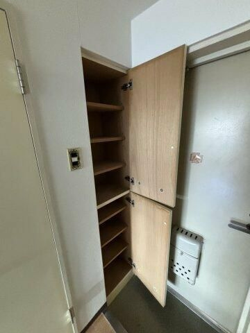 ジョイフル根岸の玄関