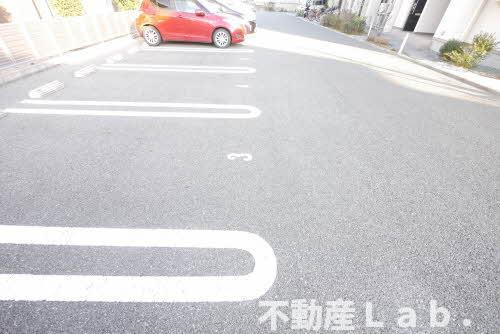 アルル　ガーデン　の駐車場