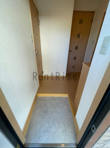一宮市今伊勢町本神戸字四ツ割のアパートの玄関