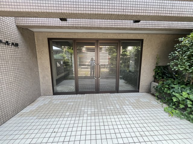 エスポワール八柱のエントランス