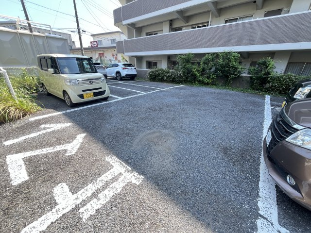 エスポワール八柱の駐車場