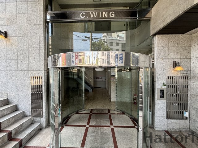 C-WINGのエントランス