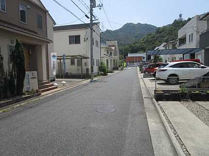 安佐南区山本新町５丁目の前面道路含む現地写真