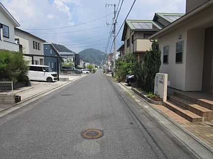 安佐南区山本新町５丁目の前面道路含む現地写真