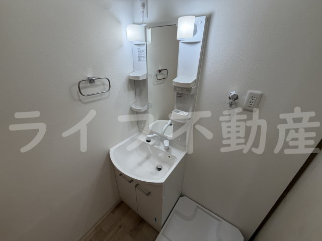 フジパレス東花園駅北1番館の独立洗面台|朝の支度にも助かる、独立の洗髪洗面化粧台