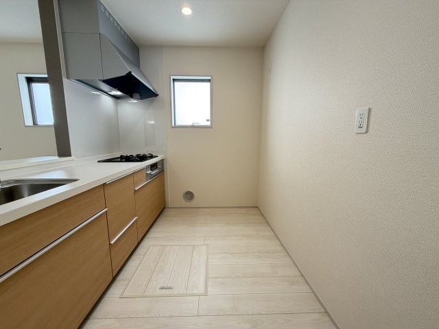 西原町幸地（全3棟）ラスト1号棟のキッチン|1号棟　使いやすいシステムキッチン♪