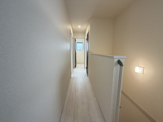 西原町幸地（全3棟）ラスト1号棟の内装|1号棟　2階ホール♪