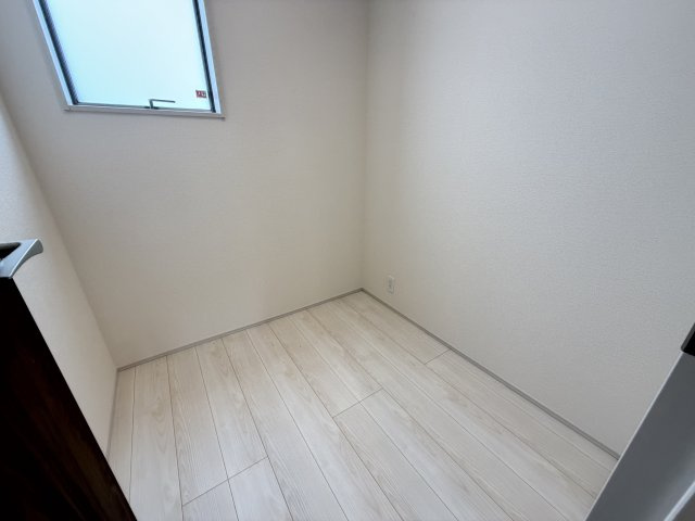 西原町幸地（全3棟）ラスト1号棟の洋室|1号棟　使い方色々、サービスルーム♪