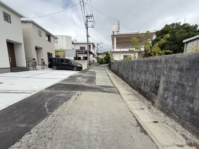 西原町幸地（全3棟）ラスト1号棟の前面道路含む現地写真|※南側公道4.8m♪