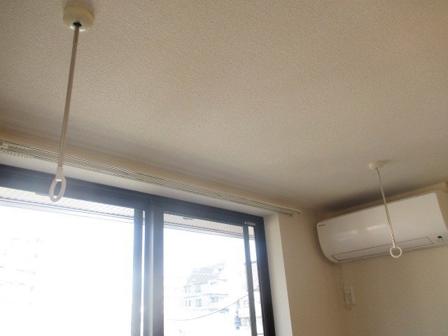 ヒルハイム綾瀬の設備|★室内物干しフック★