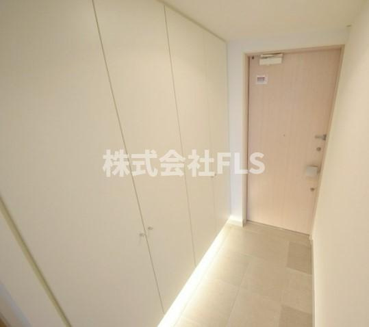 港区赤坂６丁目の賃貸マンションの玄関