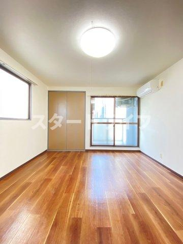 大阪市東淀川区東中島５丁目の賃貸マンションの居間・リビング