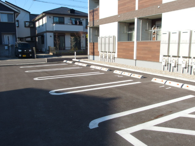 サンローラBの駐車場