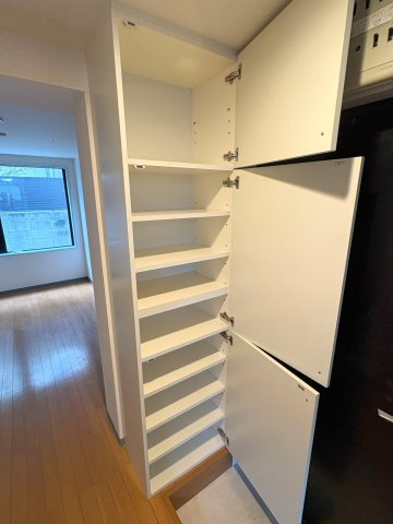 イステートクレインの玄関