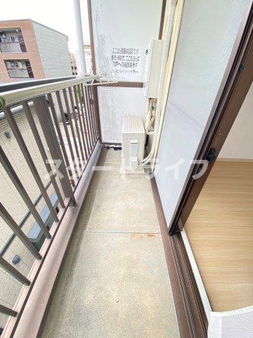 大阪市東淀川区淡路１丁目の賃貸マンションのバルコニー