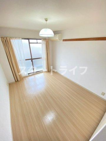 大阪市東淀川区淡路１丁目の賃貸マンションの居間・リビング