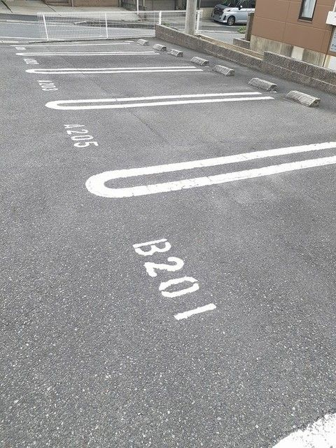 プラネットＡの駐車場|駐車場に車を止められます