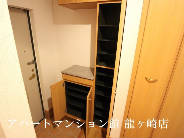 さくらヒルズ霞台　弐番館の玄関